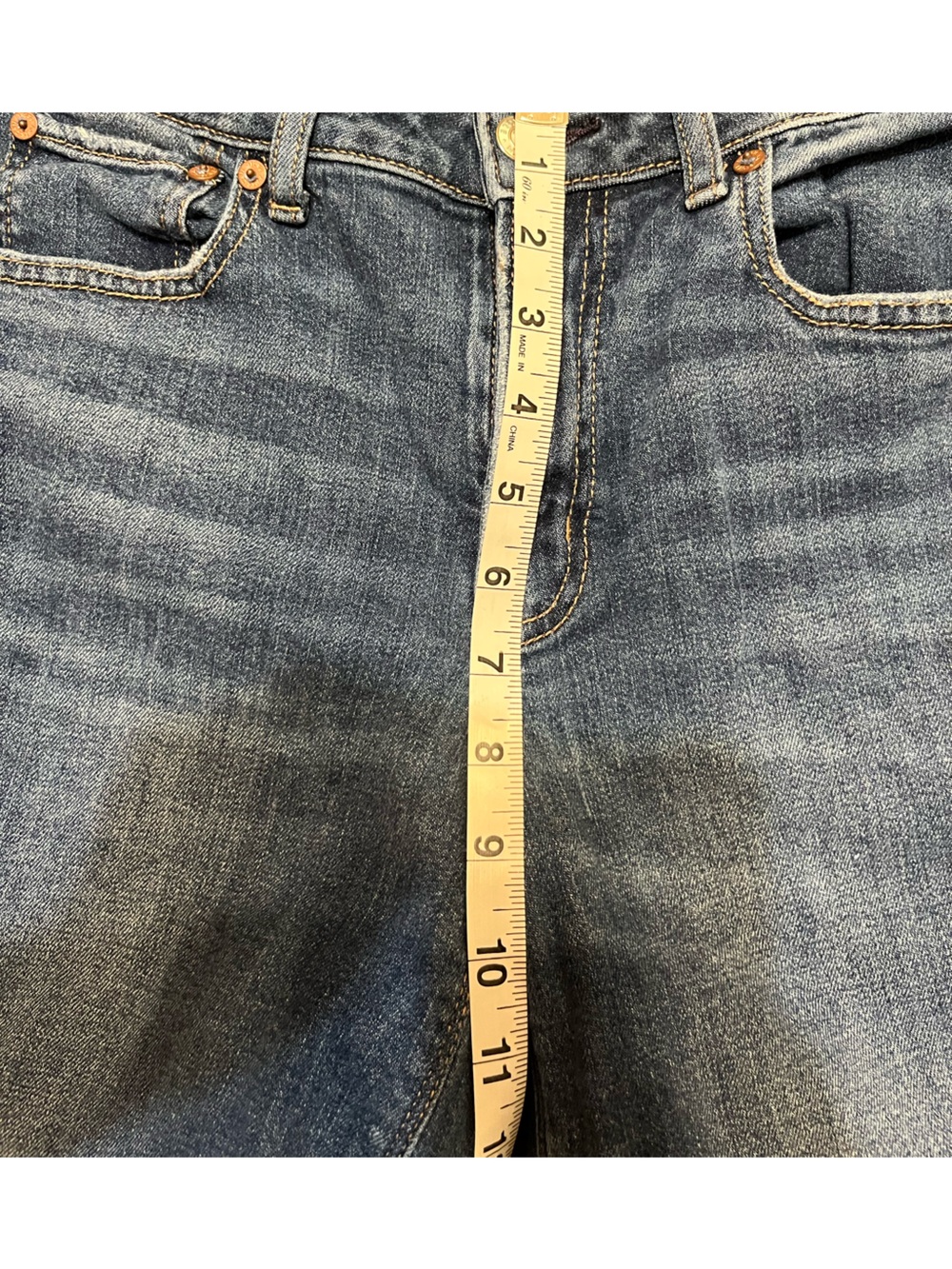 American Eagle Outfitters Mid-Rise Wide-Leg Jeans in Medium Blue - Picture 6 of 7